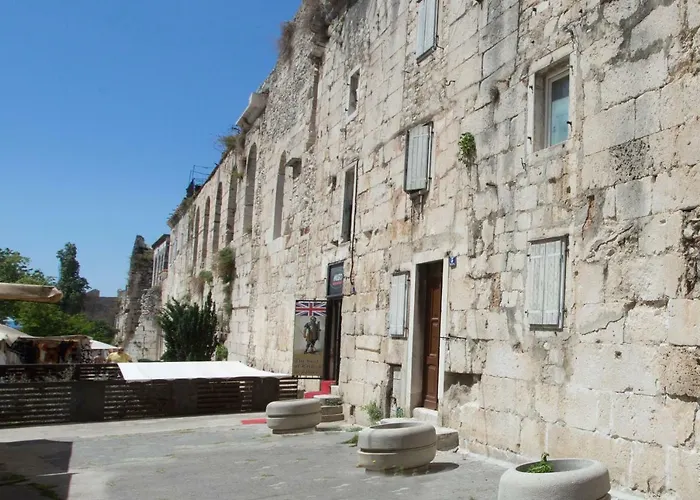 Emperor's Chambers Luxury Apartmán *